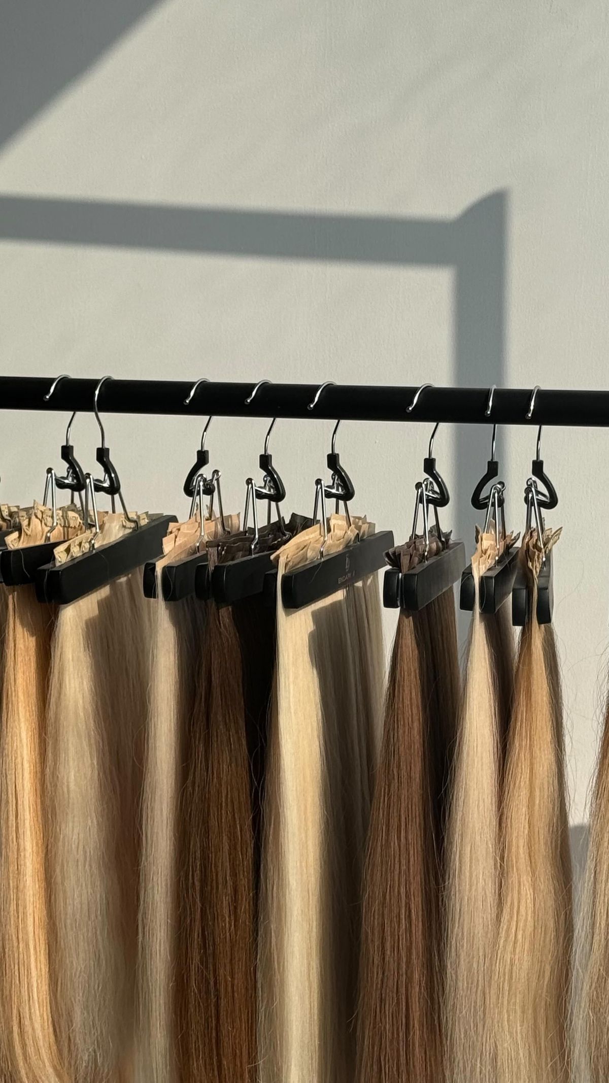 Colocación de extensiones y cortinas de pelo natural
